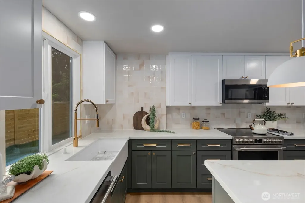 12520 24th Avenue NE Seattle WA 98125