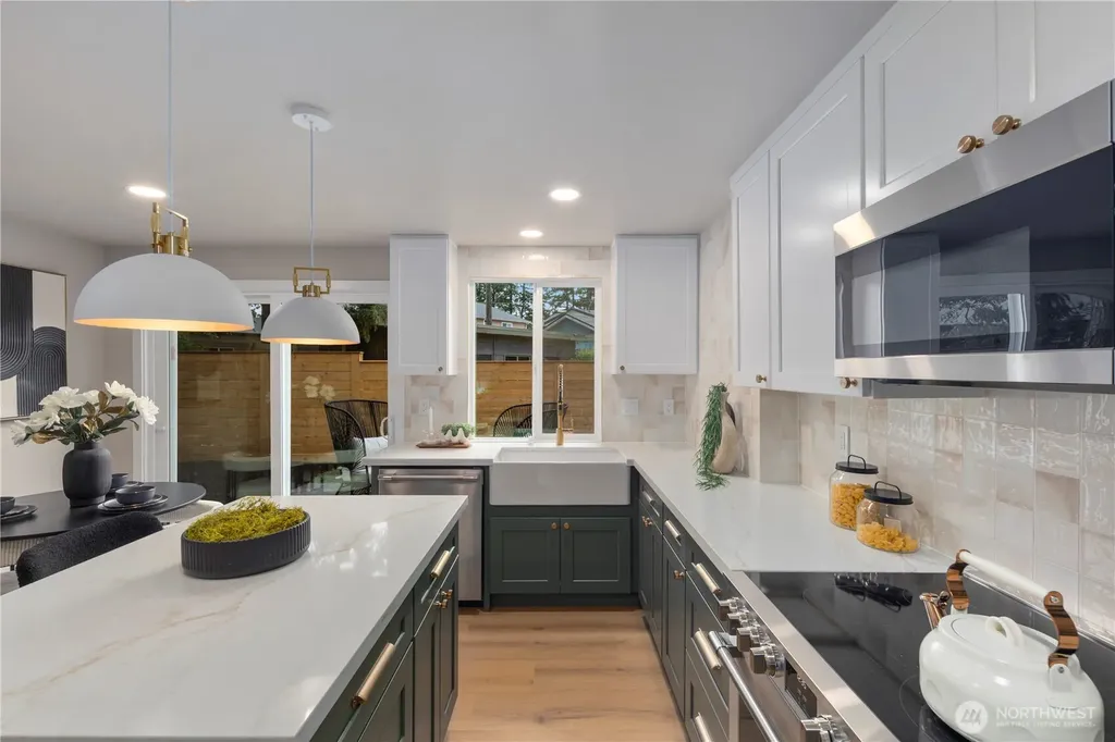 12520 24th Avenue NE Seattle WA 98125