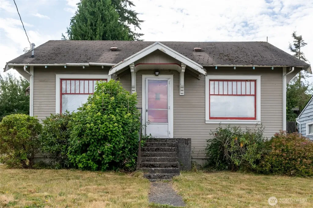 5806 Commercial Avenue Everett WA 98203
