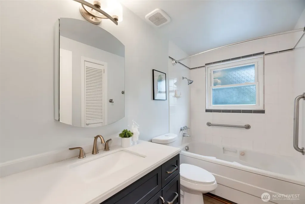3433 NE 17th Place Renton WA 98056