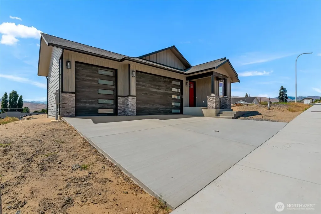 3240 NW Brianna Avenue East Wenatchee WA 98802