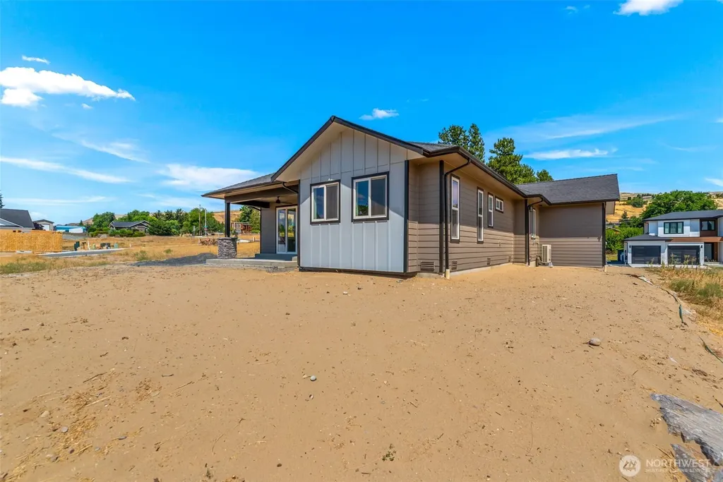 3240 NW Brianna Avenue East Wenatchee WA 98802