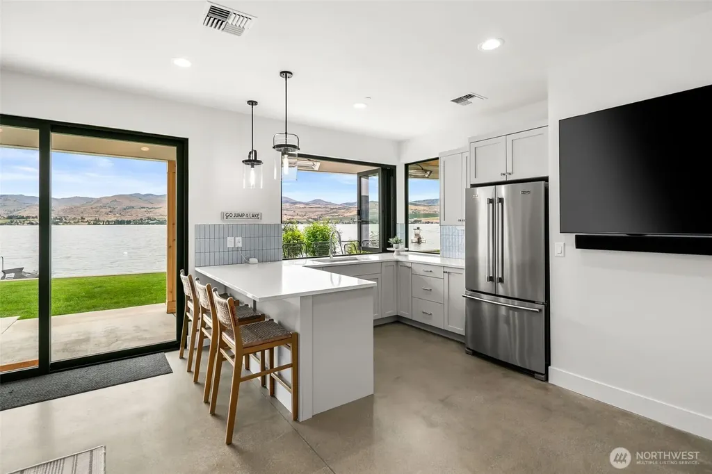 3212 S Lakeshore Road Chelan WA 98816