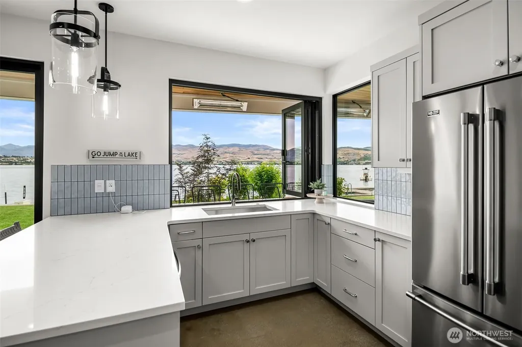 3212 S Lakeshore Road Chelan WA 98816