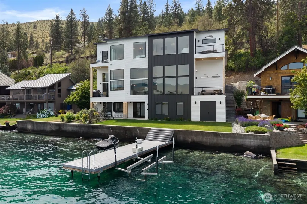 3212 S Lakeshore Road Chelan WA 98816