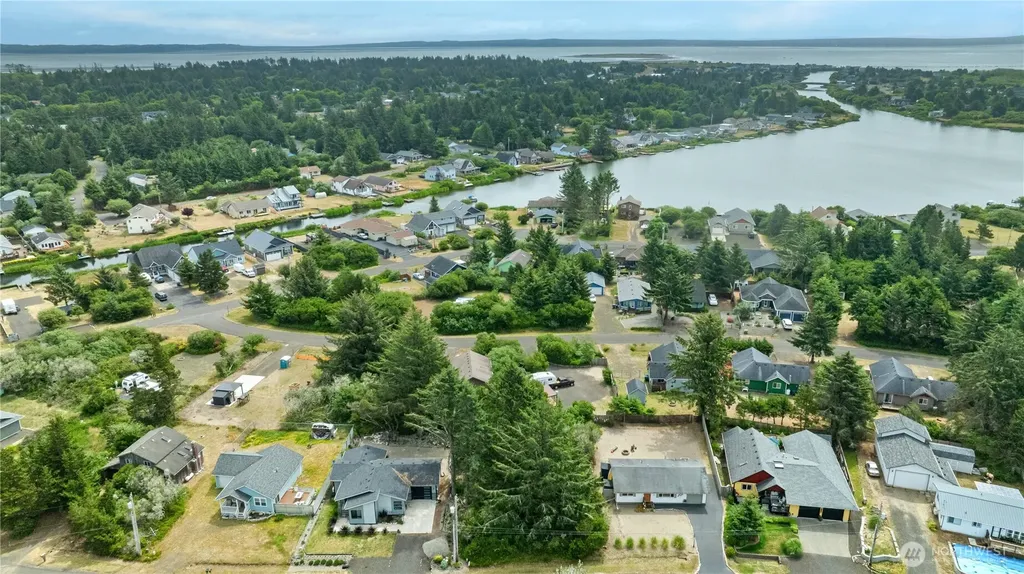 233 S Razor Clam Drive SW Ocean Shores WA 98569