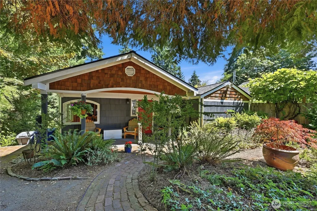 18002 25th Avenue NE Lake Forest Park WA 98155