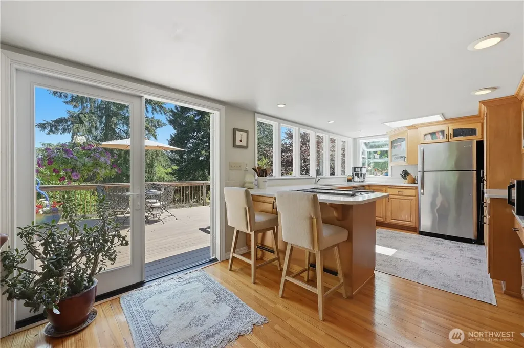 18002 25th Avenue NE Lake Forest Park WA 98155