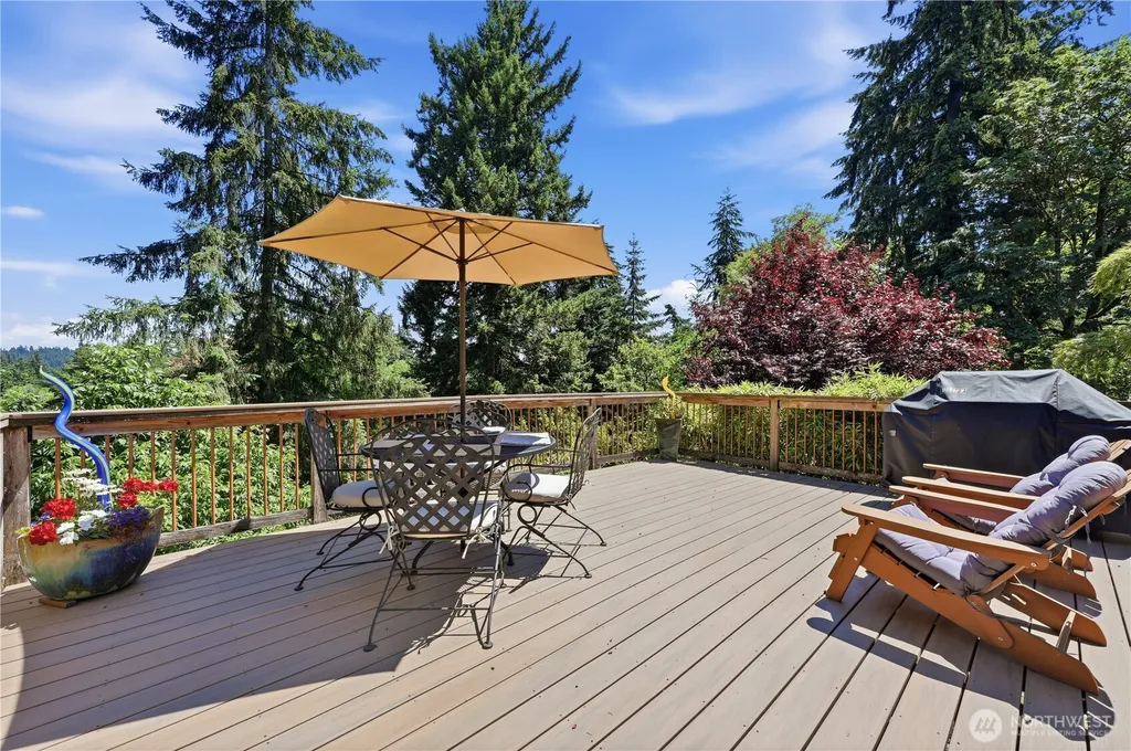 18002 25th Avenue NE Lake Forest Park WA 98155