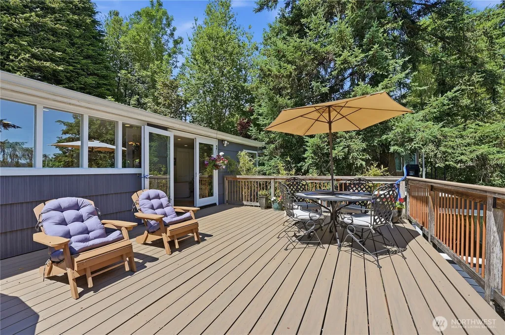 18002 25th Avenue NE Lake Forest Park WA 98155