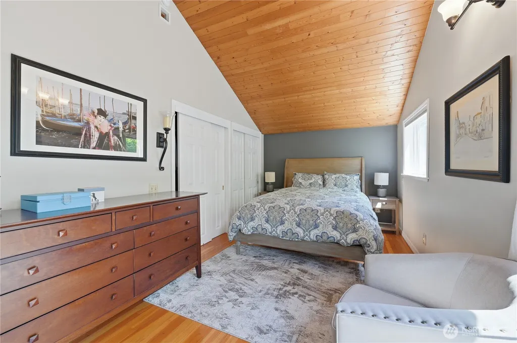 18002 25th Avenue NE Lake Forest Park WA 98155