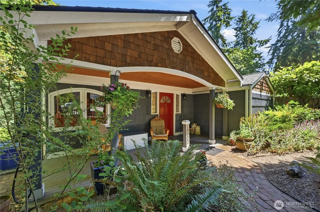 18002 25th Avenue NE Lake Forest Park WA 98155