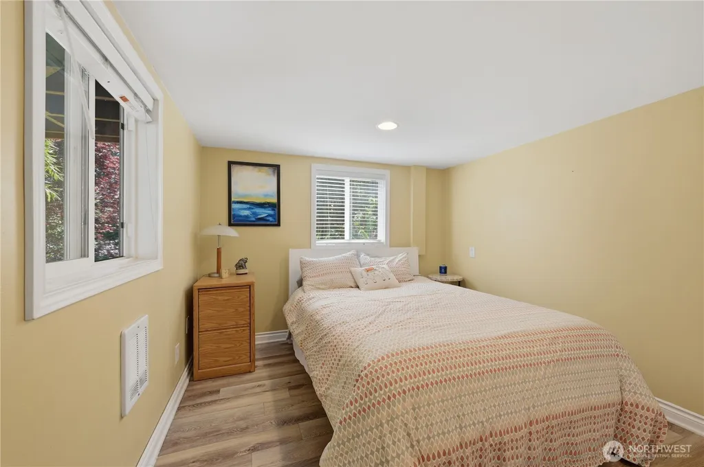 18002 25th Avenue NE Lake Forest Park WA 98155