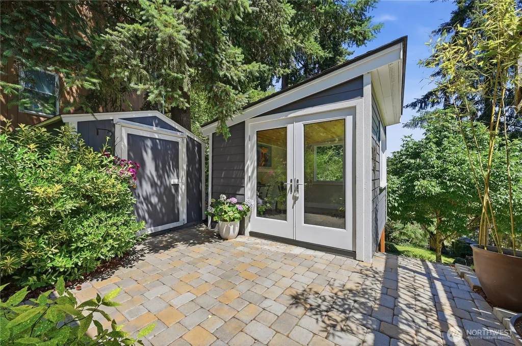 18002 25th Avenue NE Lake Forest Park WA 98155