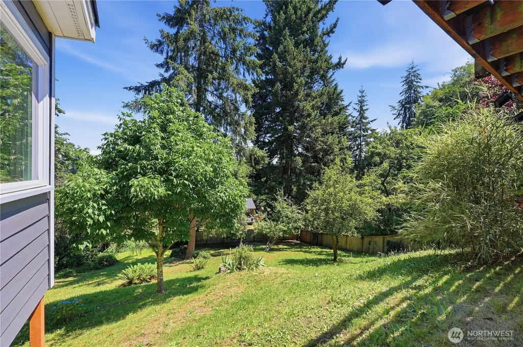 18002 25th Avenue NE Lake Forest Park WA 98155