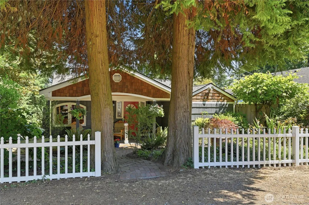 18002 25th Avenue NE Lake Forest Park WA 98155