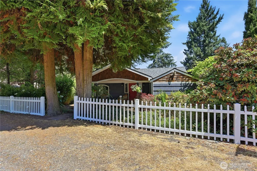 18002 25th Avenue NE Lake Forest Park WA 98155