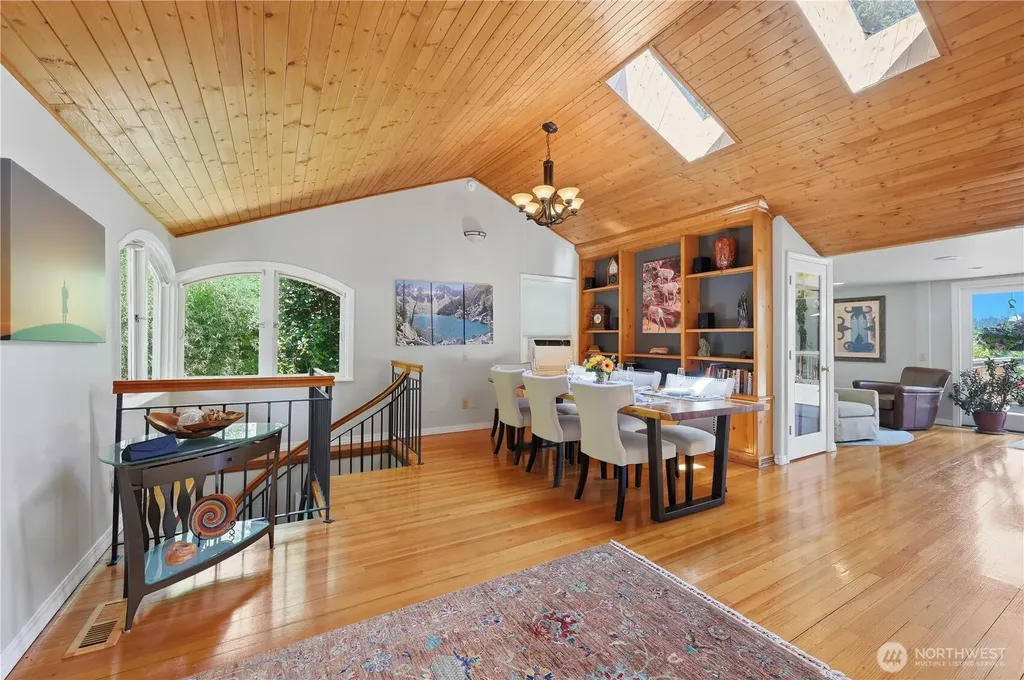 18002 25th Avenue NE Lake Forest Park WA 98155