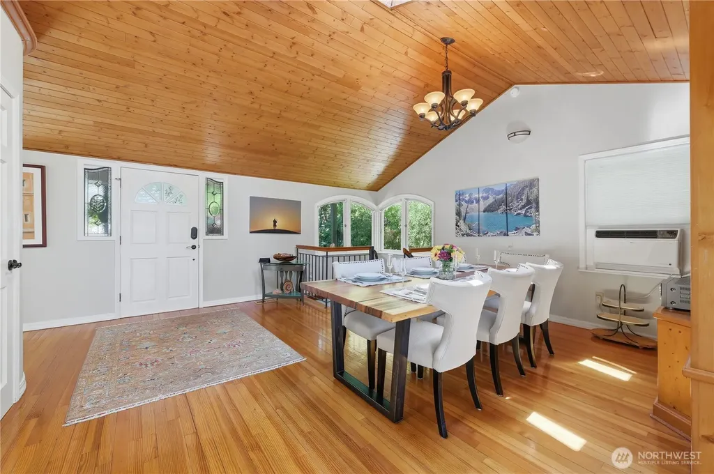 18002 25th Avenue NE Lake Forest Park WA 98155