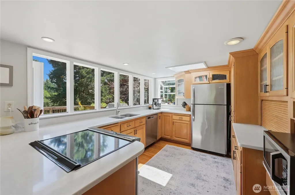 18002 25th Avenue NE Lake Forest Park WA 98155