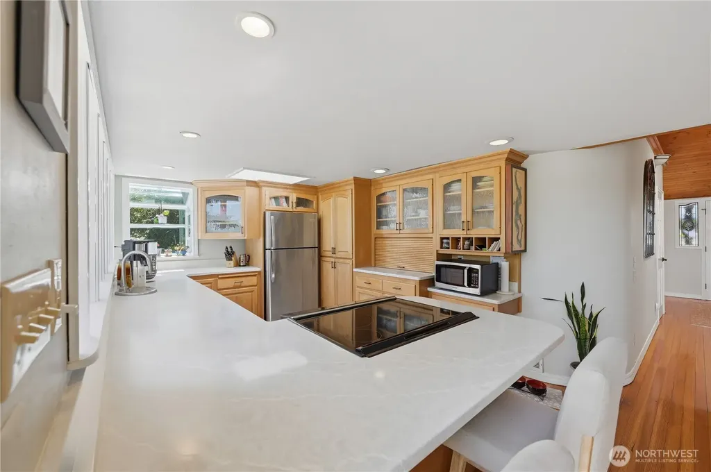 18002 25th Avenue NE Lake Forest Park WA 98155