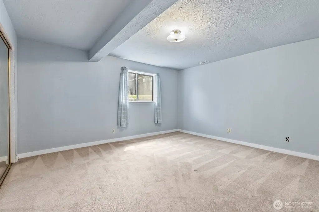 503 17th Street NW Puyallup WA 98371