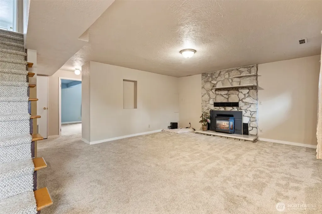 503 17th Street NW Puyallup WA 98371