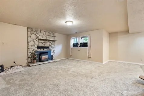 503 17th Street NW Puyallup WA 98371