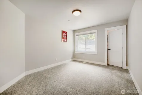 3916 Waller Road E Tacoma WA 98443