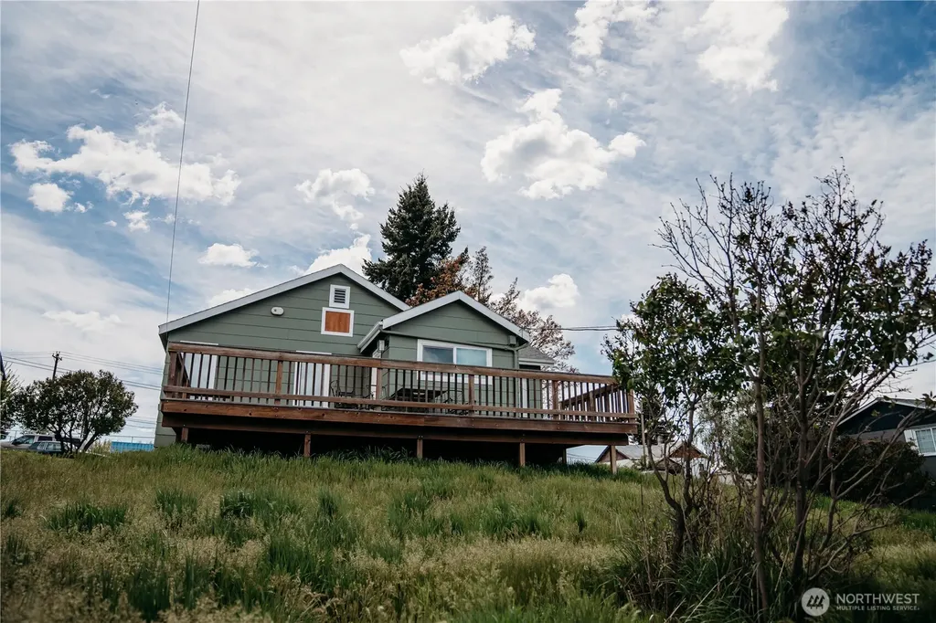 561 Dolphin Avenue NE Ocean Shores WA 98569
