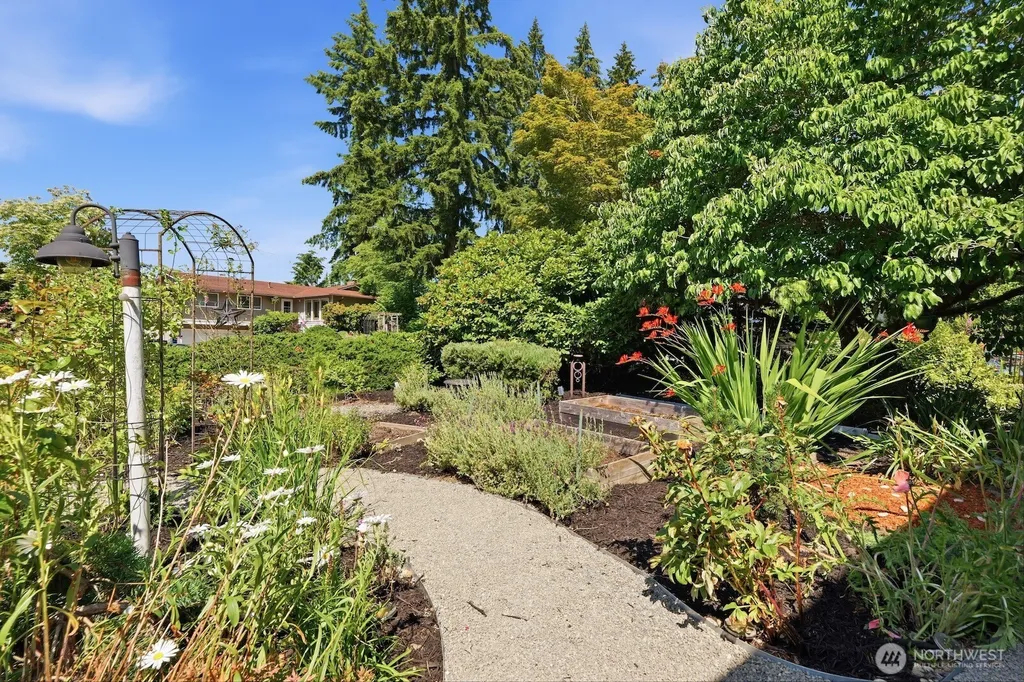 1438 159th Avenue SE Bellevue WA 98008
