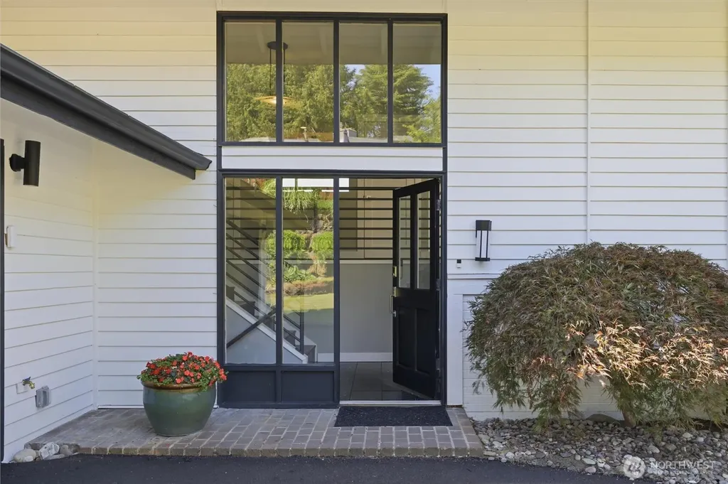 4802 111th Avenue NE Kirkland WA 98033