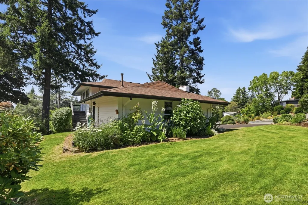 4802 111th Avenue NE Kirkland WA 98033