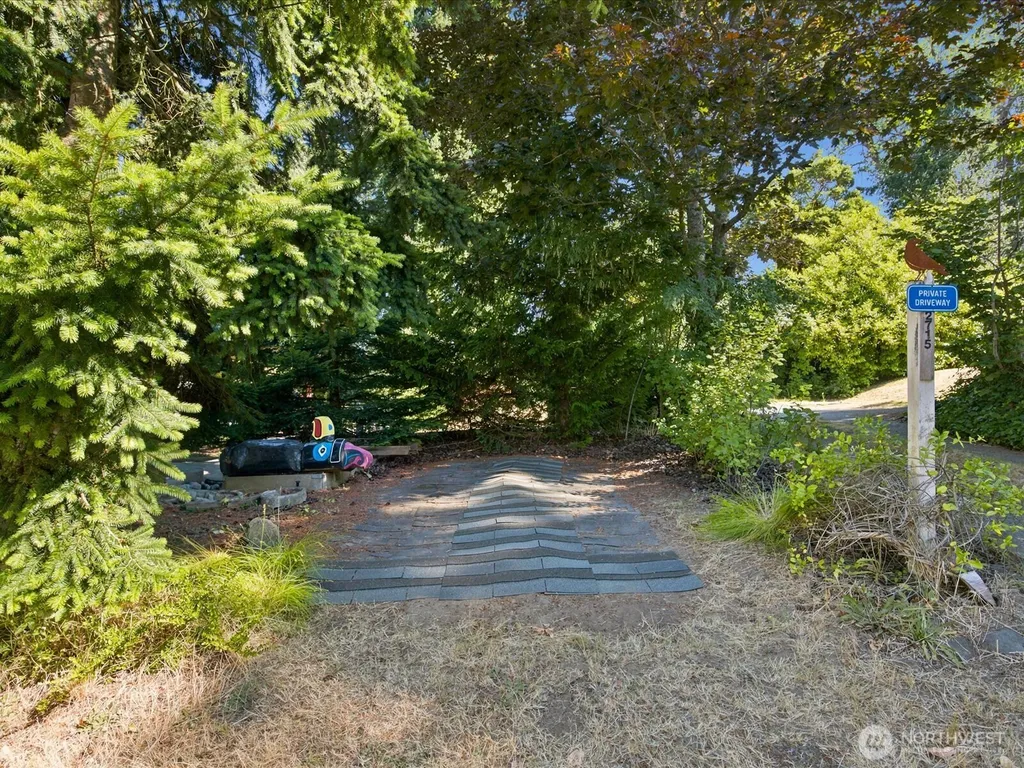 2715 50th Avenue SW Seattle WA 98116