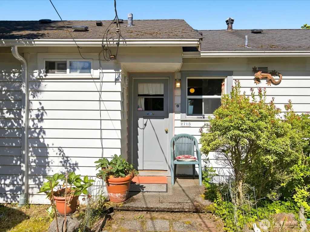 2715 50th Avenue SW Seattle WA 98116