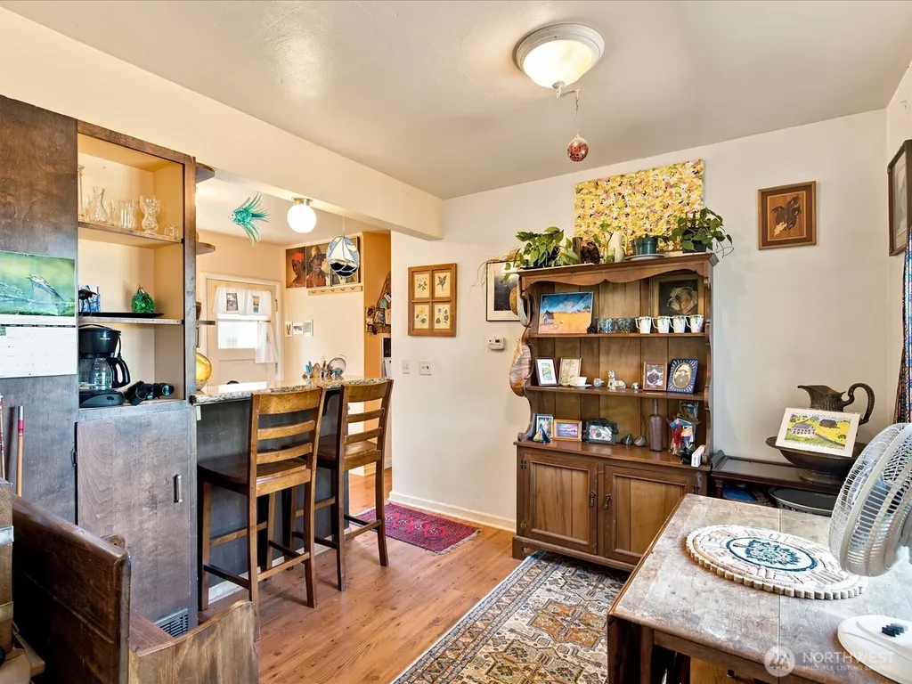 2715 50th Avenue SW Seattle WA 98116