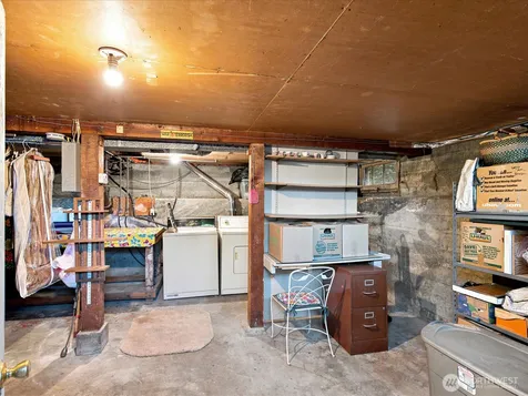 2715 50th Avenue SW Seattle WA 98116