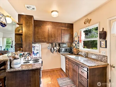 2715 50th Avenue SW Seattle WA 98116
