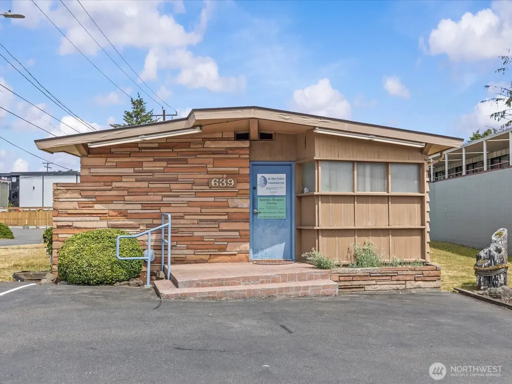 635 SW 154th Street Burien WA 98166