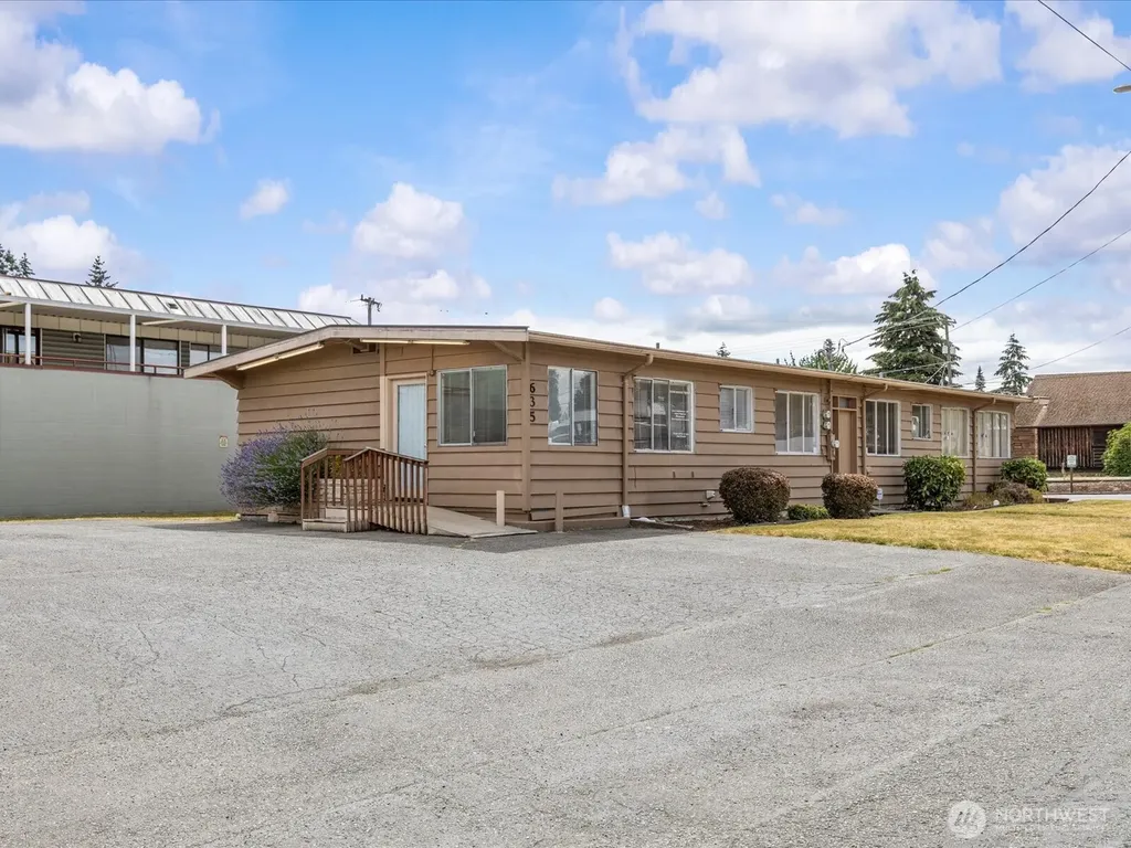 635 SW 154th Street Burien WA 98166