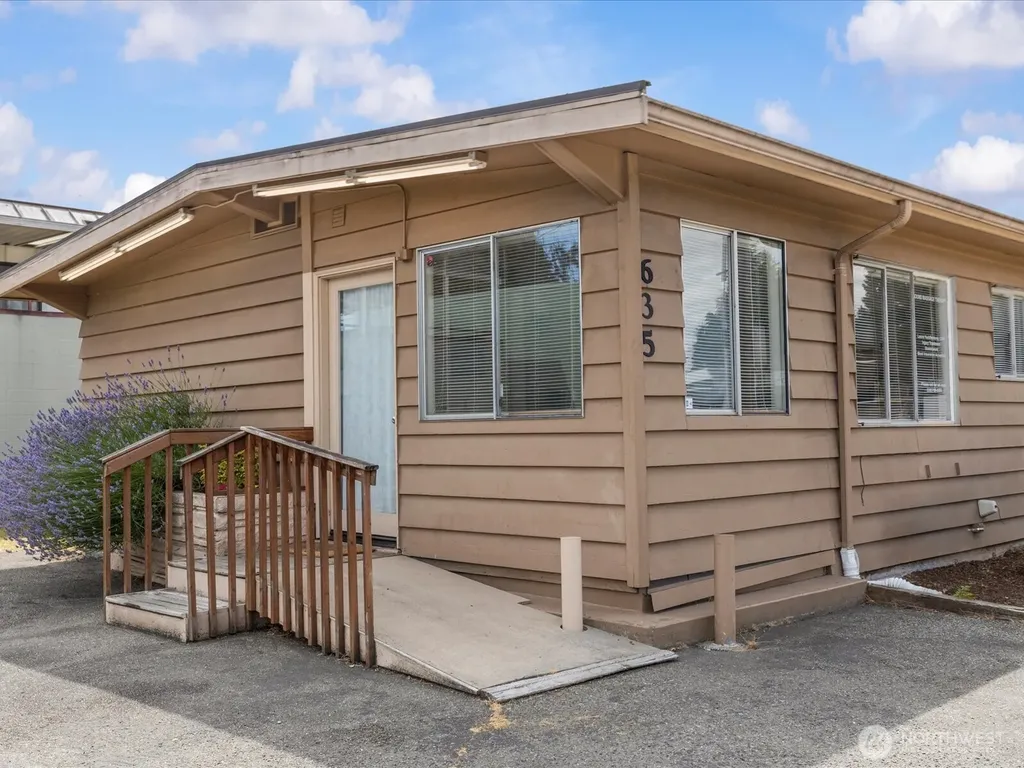 635 SW 154th Street Burien WA 98166