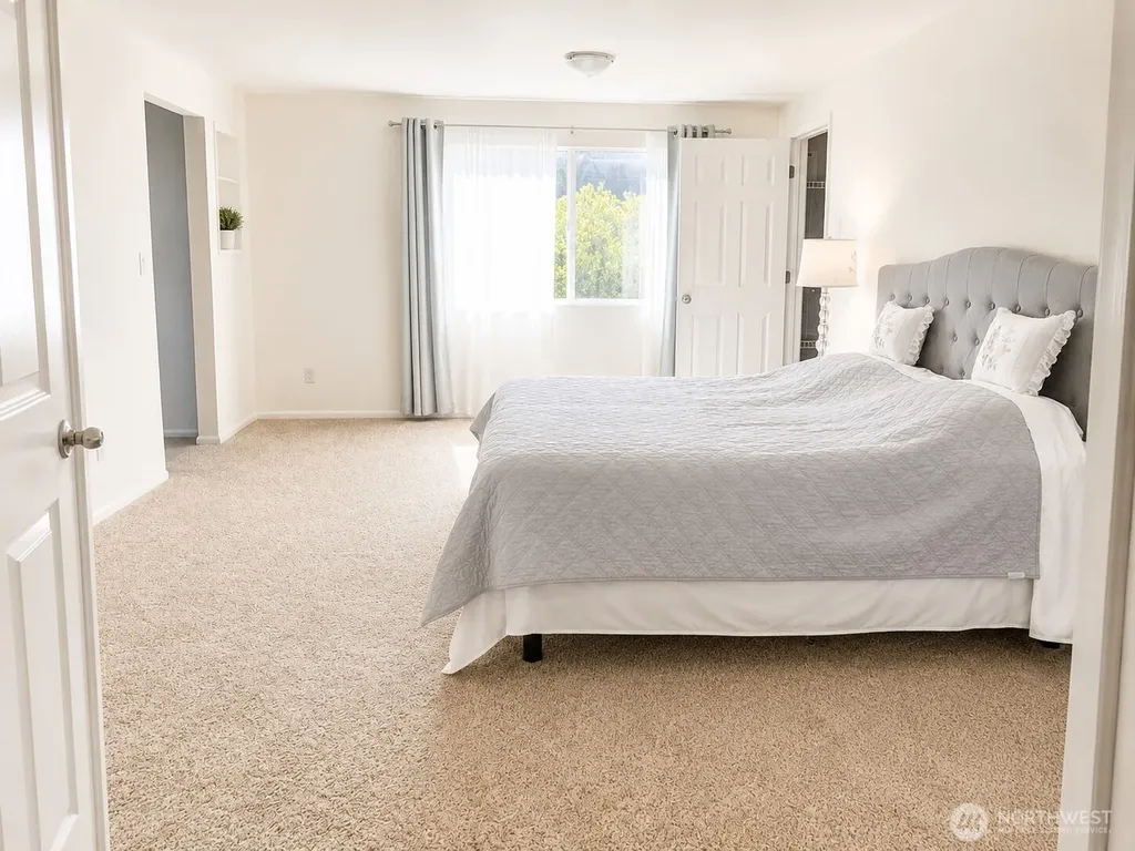 29816 2nd Avenue SW Federal Way WA 98023