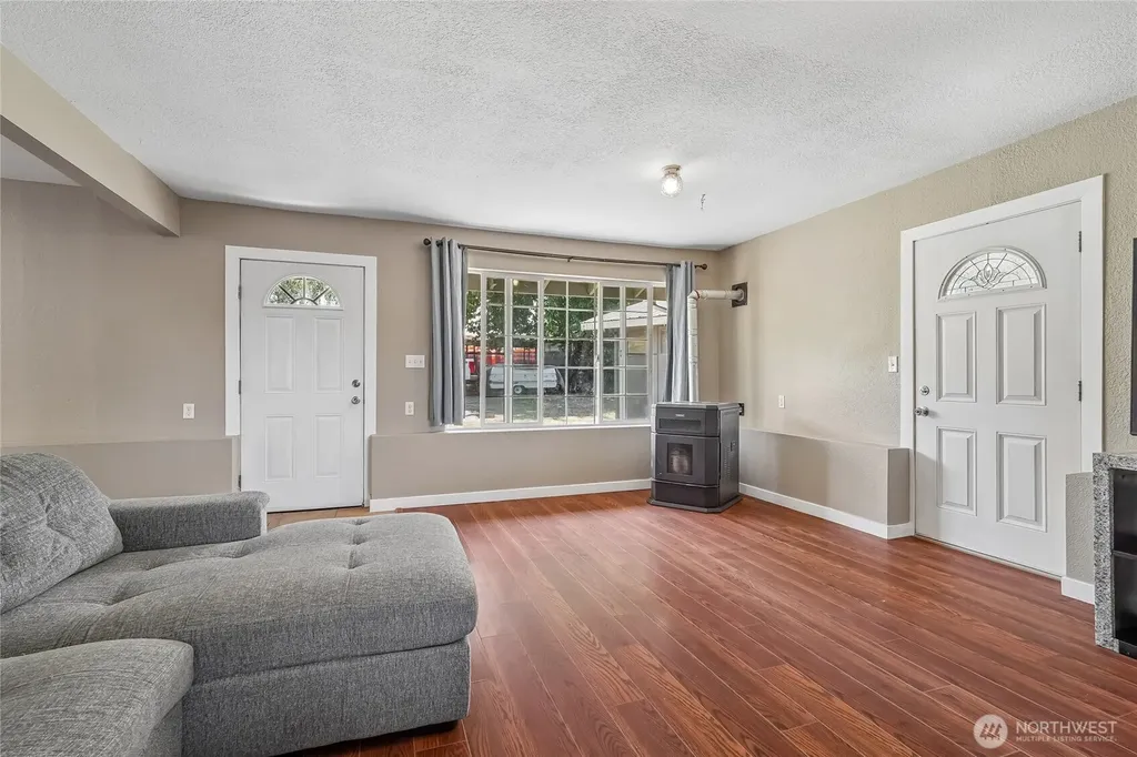 7214 River Road E Puyallup WA 98371