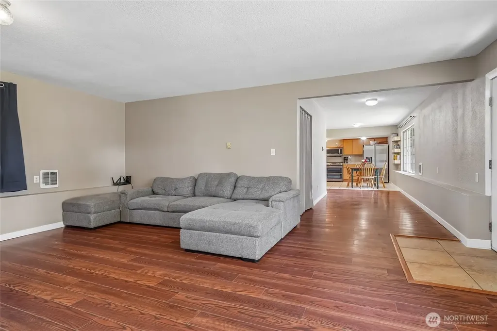 7214 River Road E Puyallup WA 98371
