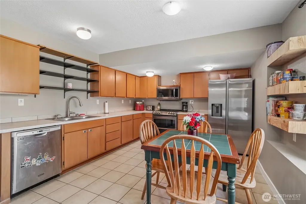 7214 River Road E Puyallup WA 98371