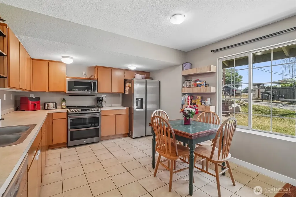 7214 River Road E Puyallup WA 98371
