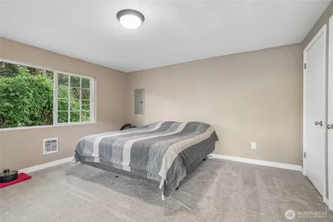 7214 River Road E Puyallup WA 98371