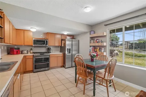 7214 River Road E Puyallup WA 98371