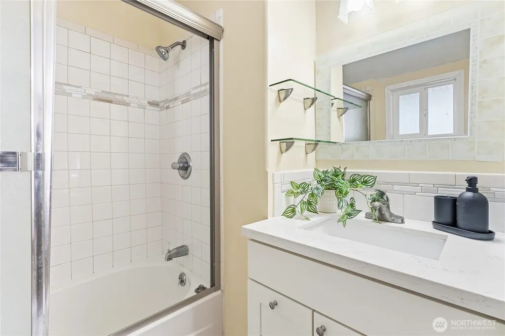 8528 S 121st Street Seattle WA 98178