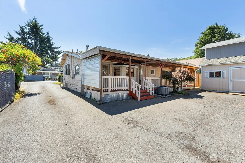 8528 S 121st Street Seattle WA 98178